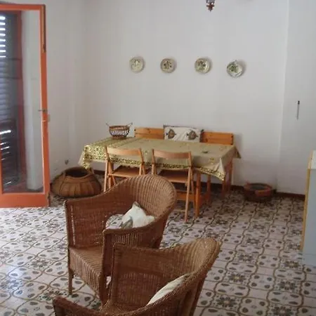 Vakantiehuis Deliziosa Casa Con Giardino